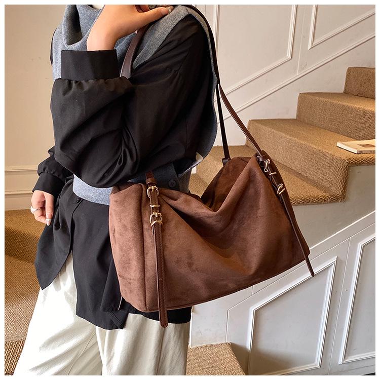 Korean Style High-End Suede Plush Retro Crossbody Bag for 2026 Summer