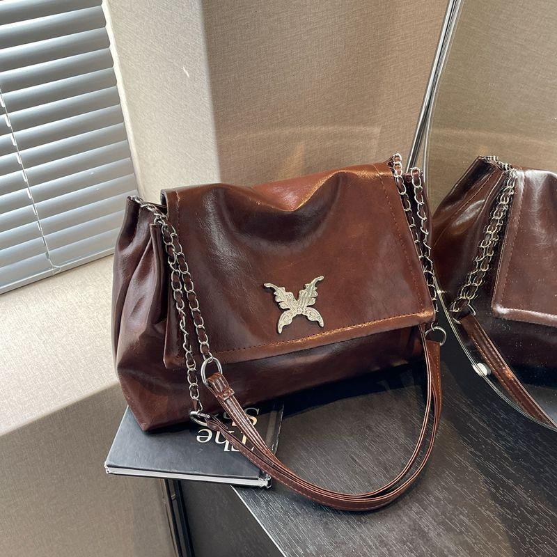 

Korean niche underarm bag women s 2025 new fashion butterfly versatile shoulder bag high-end commuter stray bag коричневый