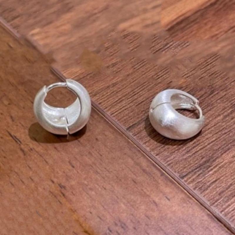 Modisches Temperament, High-End-Gefühl, gebürstete Ohrschnalle, einfache und vielseitige, mattierte und vielseitige, personalisierte Ohrringe