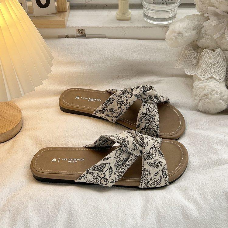 

Flat-bottomed cool slippers women s summer new outer wear lazy fashion cross pregnant women non-slip new Chinese floral slippers 40 абрикосовий