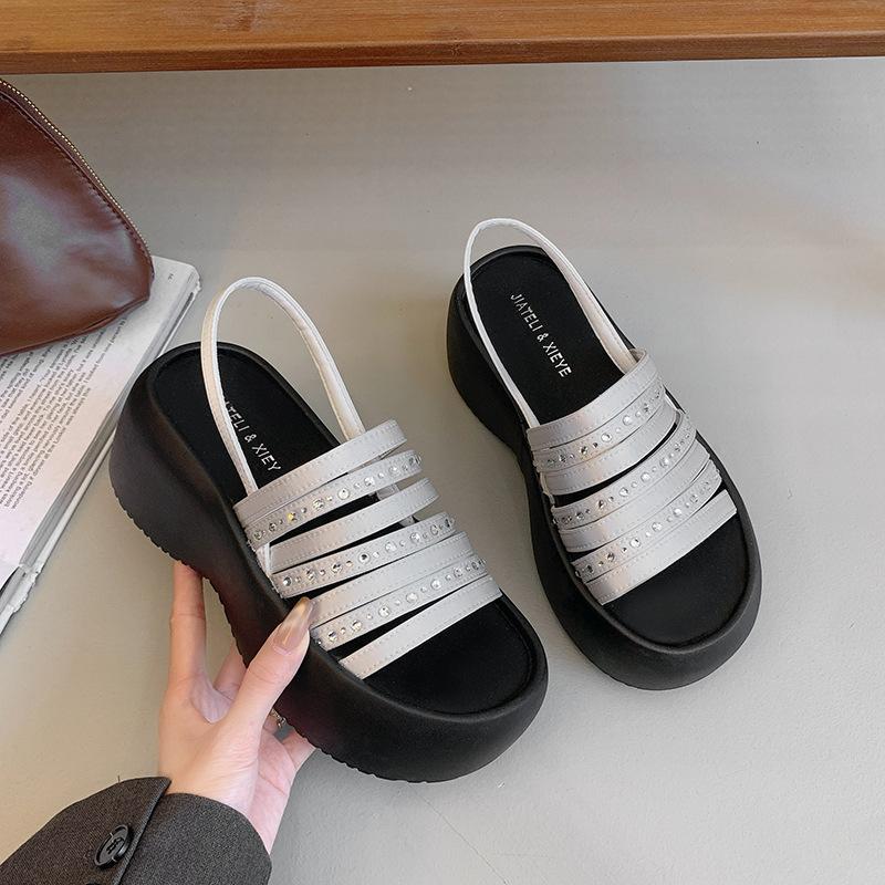 European station rhinestone sandals women's 2025 summer wear small height increase cool slippers muffin platform holiday Roman shoes