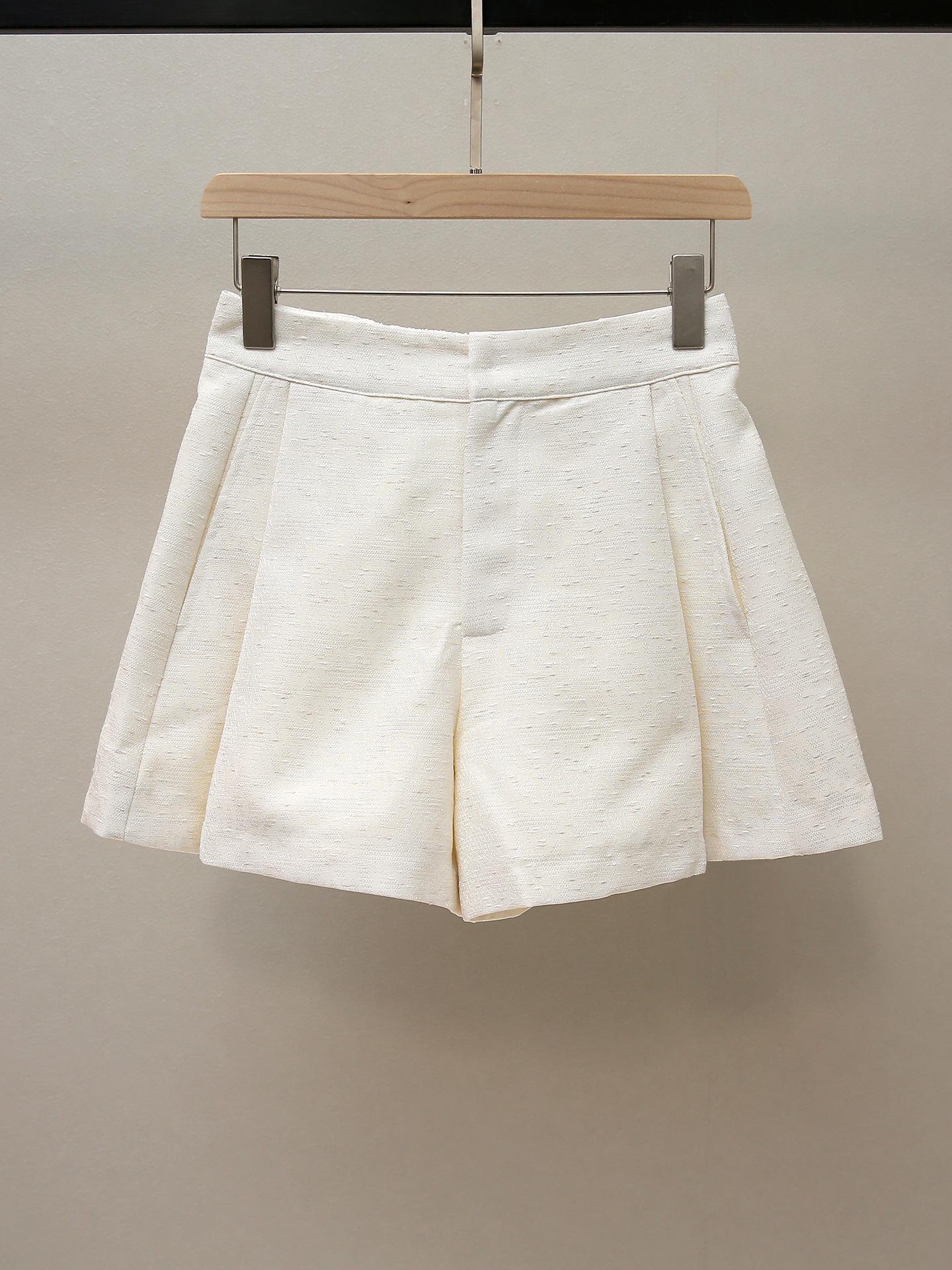 

Женский осенний комплект премиум-класса: топ с бисером и шорты А-силуэта с широкими штанинами Medium