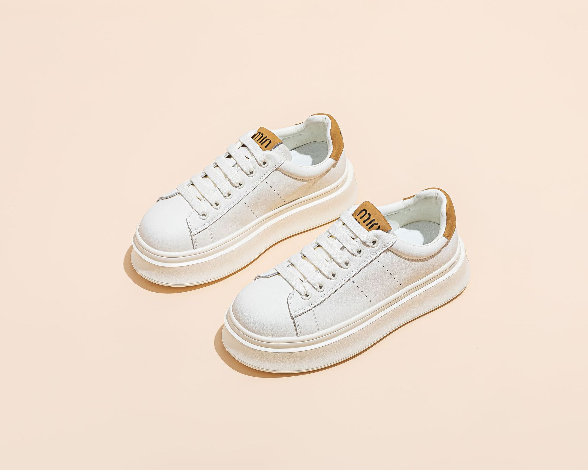 

Thick-soled round-headed little white shoes for women s 2025 spring new models, light-weight board shoes, muffin, sports and leisure shoes, all-match 40