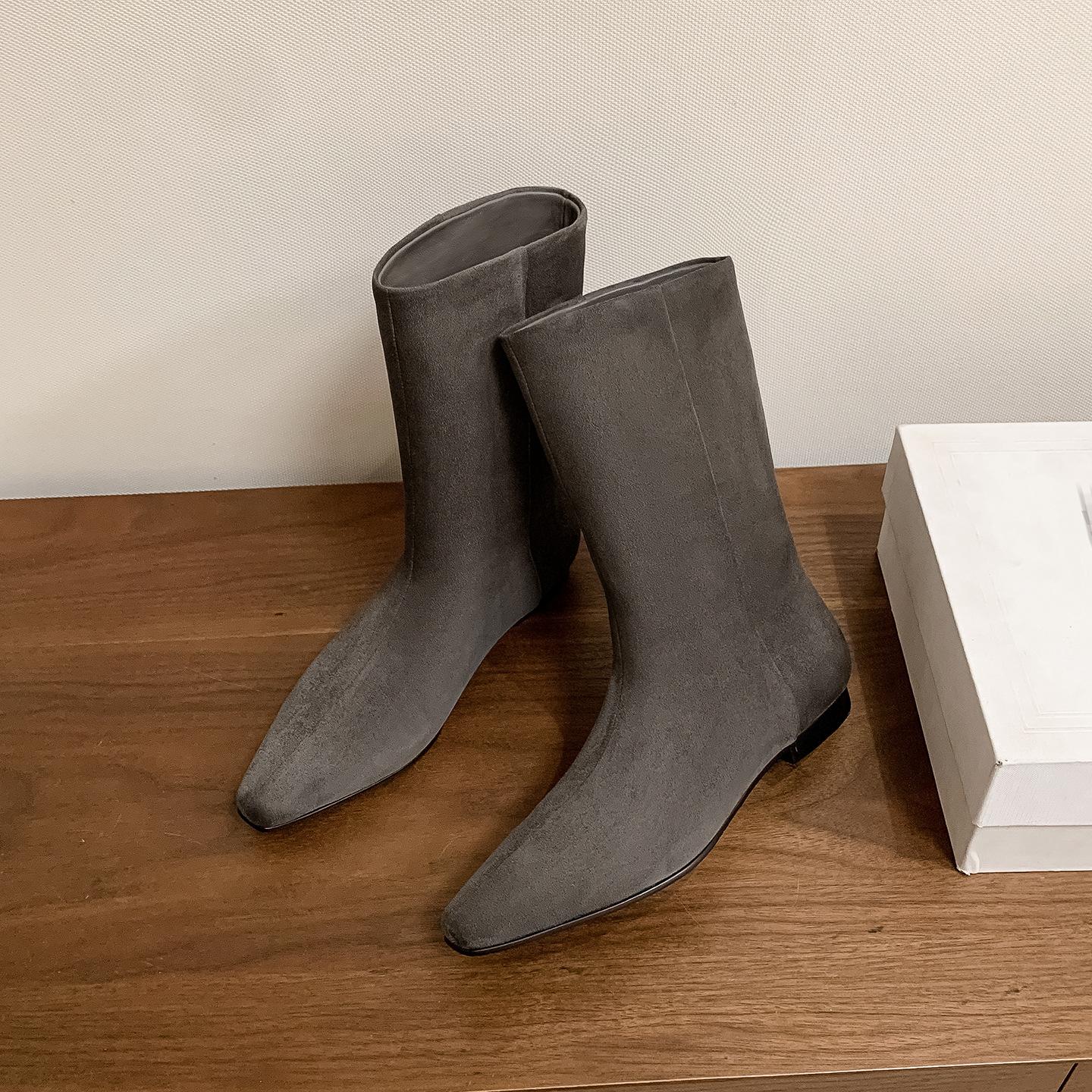 

Европейские популярные удобные ботильоны на мягкой подошве 2025 осень и зима новые квадратный носок плоская подошва на одной педали маленькие короткие ботинки модные ботинки 40