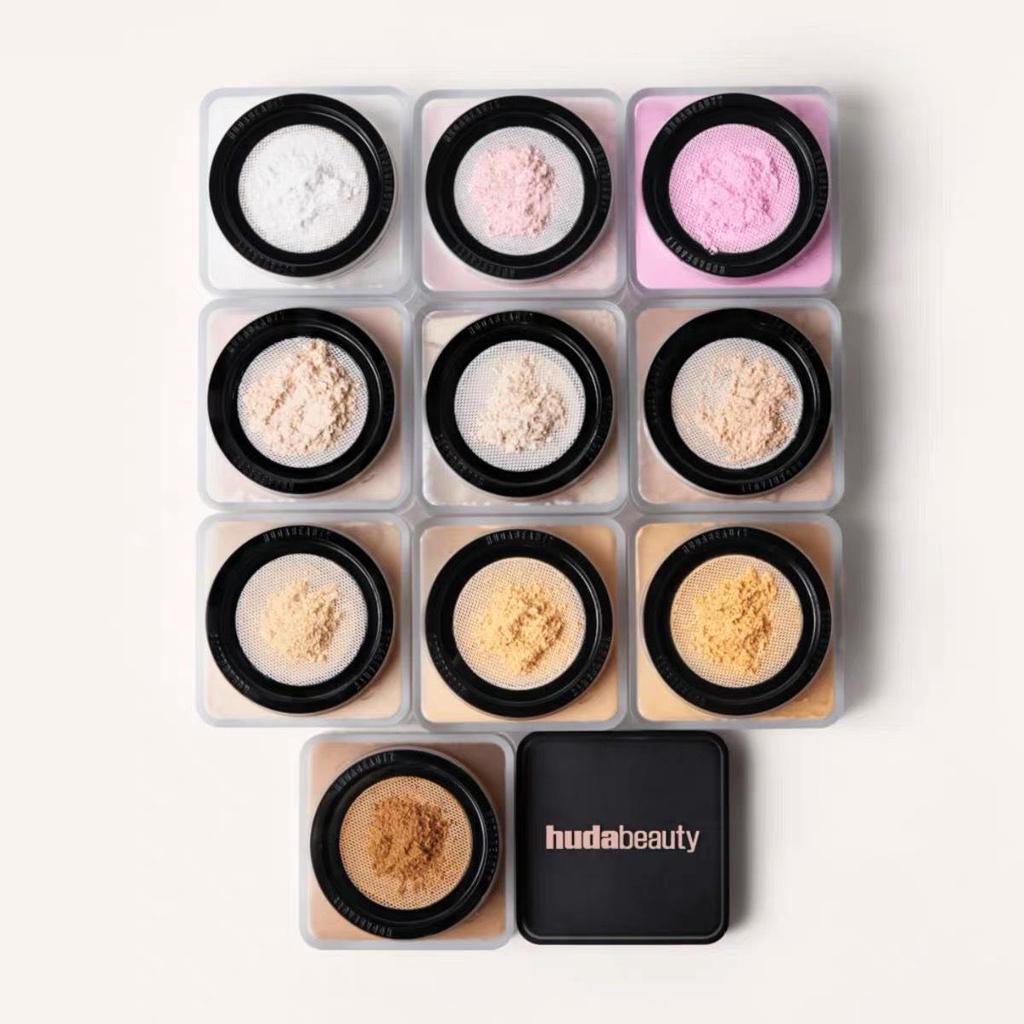 HUDA Beauty Transparent Loose Powder: Oil-Control Setting Foundation with Refreshing Concealer.