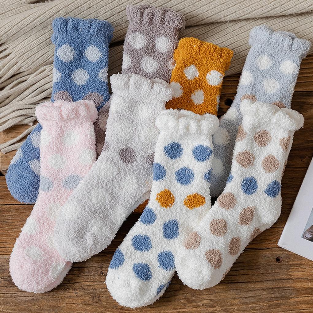 

5 Pairs of Women s Lovely Dot Sleep Socks