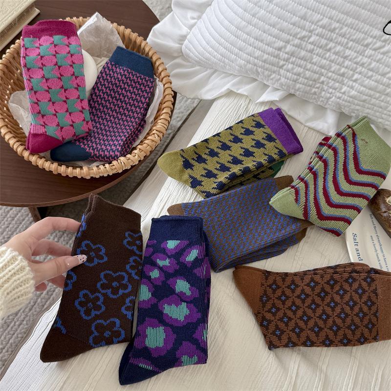 Female Autumn and Winter Retro Art Thousand Bird Lattice Geometric Small Design Tube Stack Socks