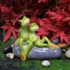 Fashion Resin Crafts Frog Statue Realistic Sitting Frog Frog Figurine Garden Decoration Cartoon Frog Sculpture