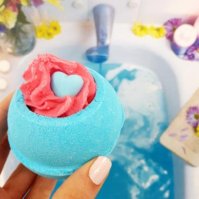 BOMP COSMETICS Blaubeer Funday Badebomber