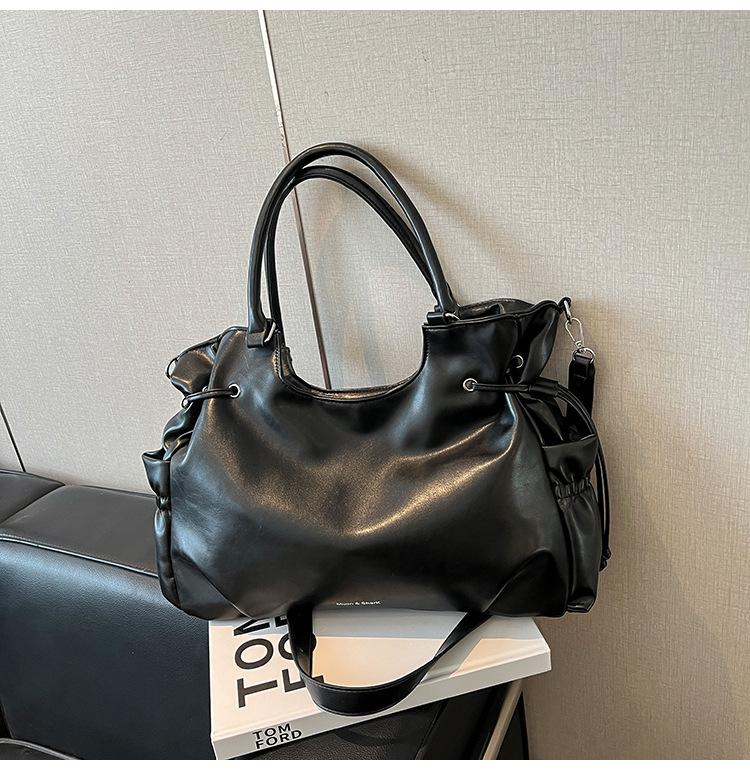 

Корейская версия нишевый дизайн сумка подмышку женская 2025 осень новая мода универсальная двойной карман большая вместимость сумка на плечо