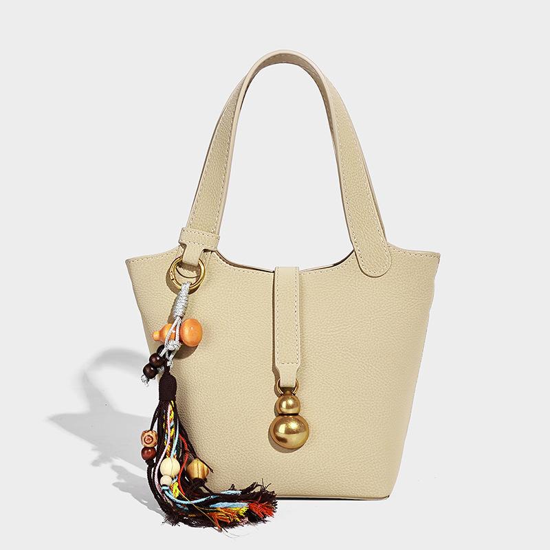 

Niche Design Basket Bag 2025 New Matte Feel Shoulder Bag Fashion Handbag Trendy Crossbody Bag Sand Color（Without acce