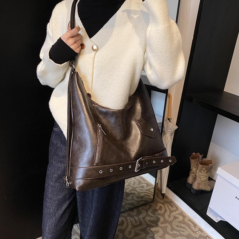 One shoulder crossbody tote bag autumn and winter new niche retro large capacity high sense simple commuter armpit bag