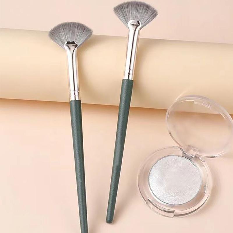 Fan Brush Soft Powder Blush Foundation Lady Makeup Brush Cosmetic Tool Single Brush Face Make-Up Brush