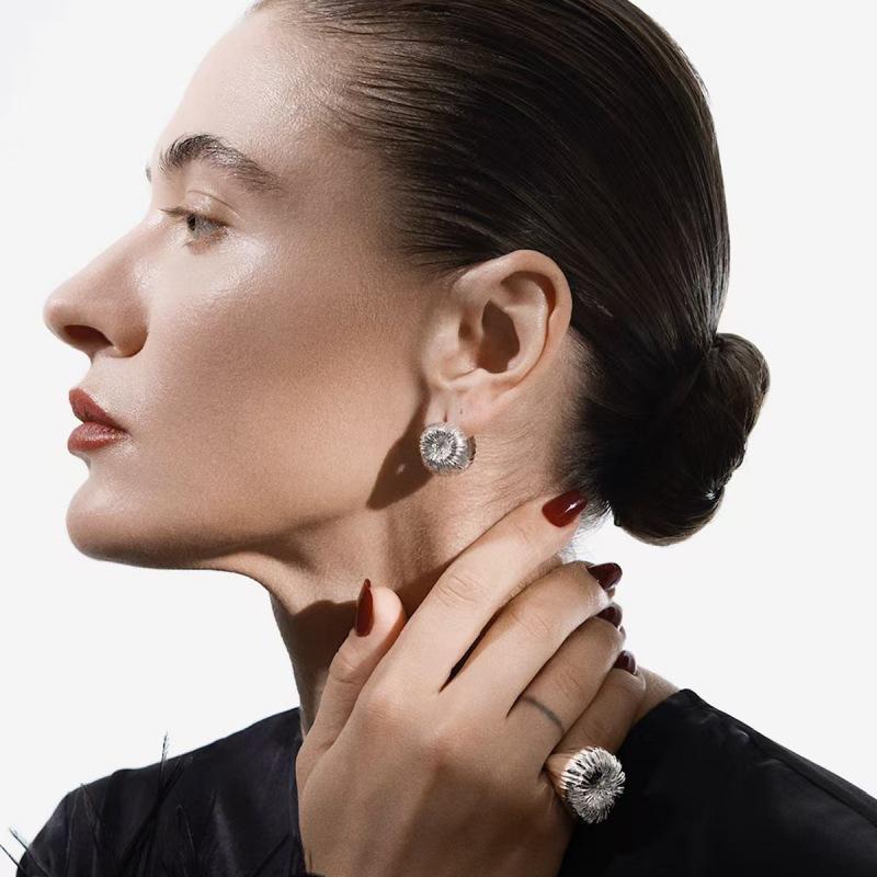 Mini Brushed Fireworks Bloom Ear Cuffs - Autumn & Winter Retro High-End Earrings for Women.