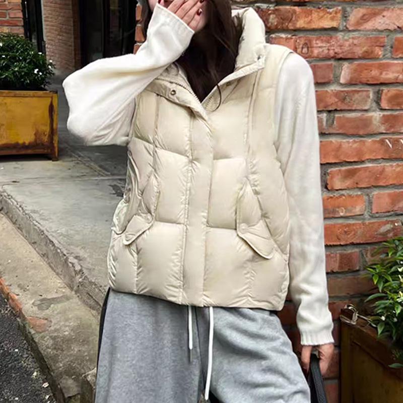 

2025 Women s Lightweight Down Vest: Slimming Design, Stylish Outerwear S (80-120 lbs)