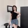 Design Sense White Kink Slanted Shoulder Short-sleeved T-shirt Women's Summer New Korean Style Wear Small Top