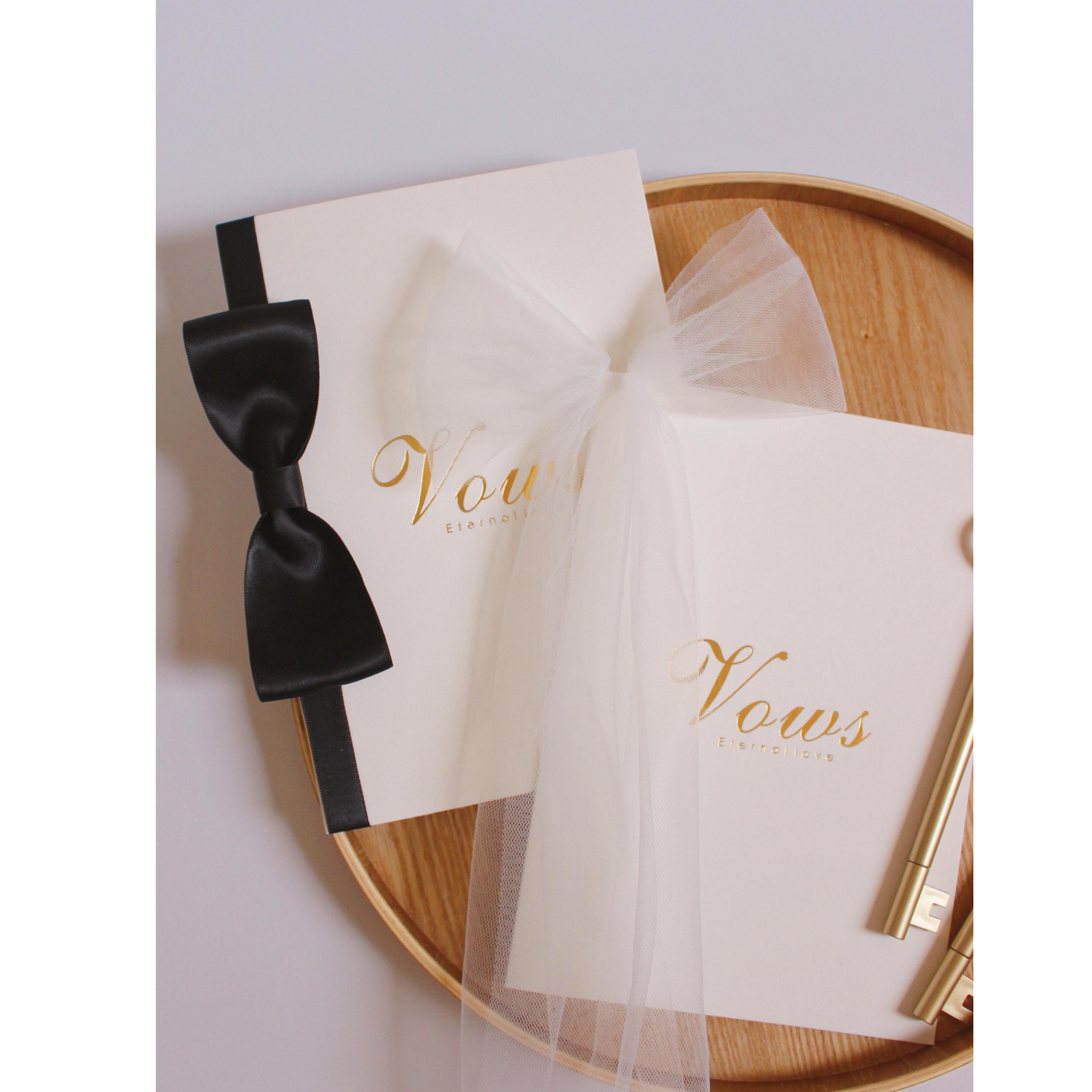 

2 шт. INS Style Bronzing Wedding Vow Books Card с ручками Decoration Invitation Gift Book Hed and Her Ribbon Vow Cards with Lents 14x20cm