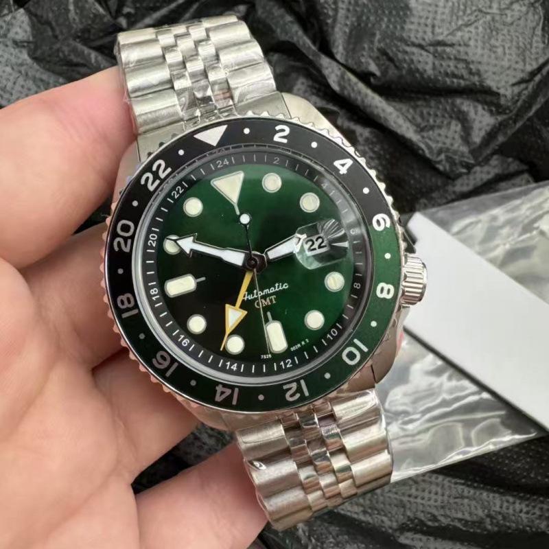 Мужские механические часы Seiko 5 GMT с стальным ремешком, водонепроницаемые, с индикатором дня недели SSK001K1.