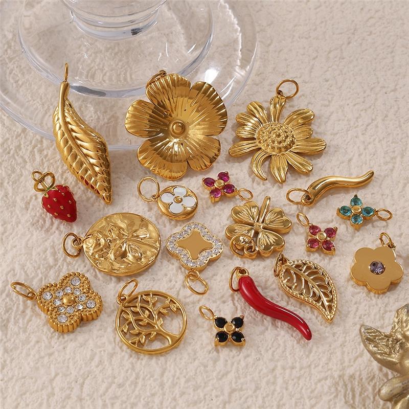 SH77 Custom Stainless Steel Charm Classic Jewelry Pepper Daisy Strawberry Clover Zircon Pendant 18K Gold PVD Charms