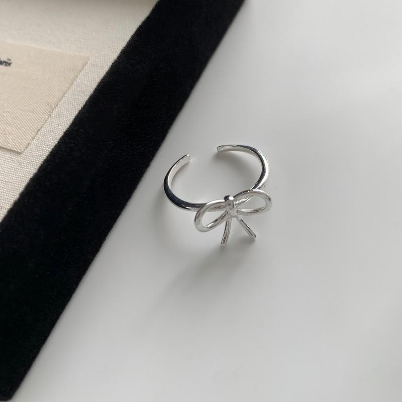Stylish Metal Bow Open Ring: Cool, Minimalist Design for Women