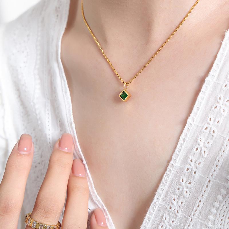 Versatile French Retro Emerald Glass Zircon Pendant Necklace with Titanium Steel and Pearl Chain for Women