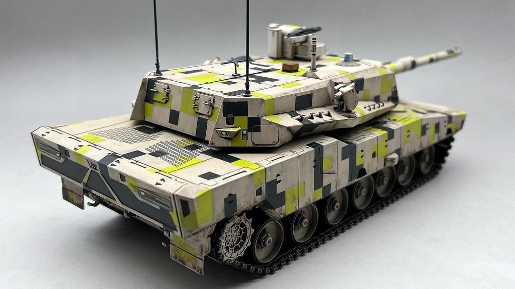 Amusing Hobby 1/35 KF51U Panther Next Generation Main Battle Tank Plastic Model AMH35A065 (Tank)