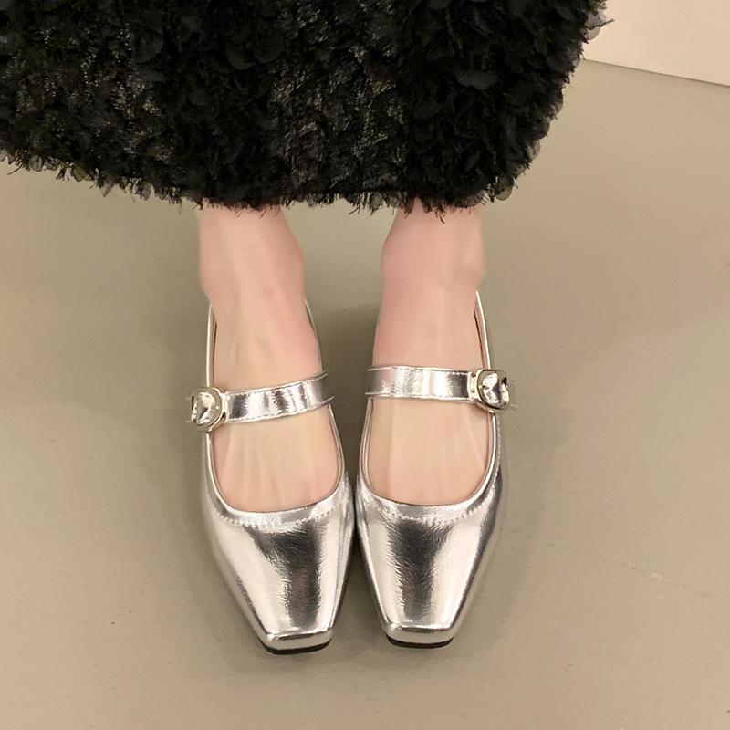 

Темперамент маленькая квадратная голова вечерний бриз неглубокий рот слово с маленькими кожаными туфлями дети низкий каблук ходить на работу мягкая подошва Мэри Джейн одиночные туфли 35 серебряный