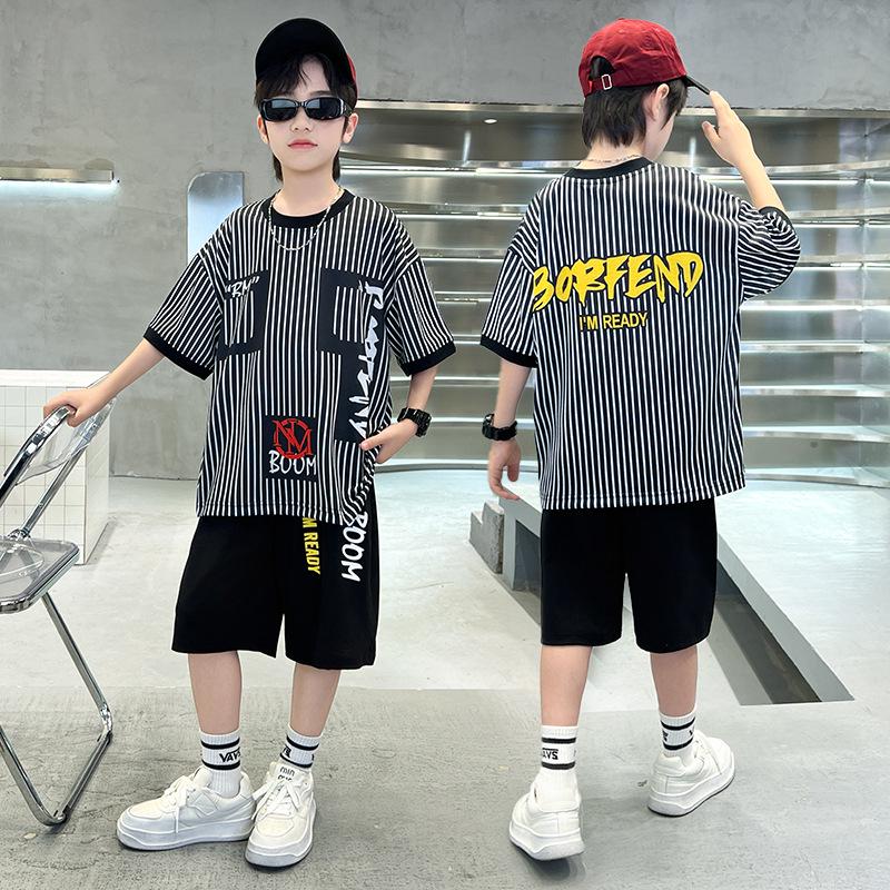 

Модный спортивный костюм для мальчиков на лето 2025 года - Легкий и прохладный 140 cm