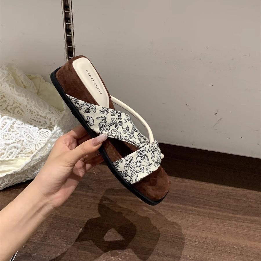 Thick-bottomed half-slippers women's niche outer wear 2025 summer black with open toe inner height increase casual cool slippers