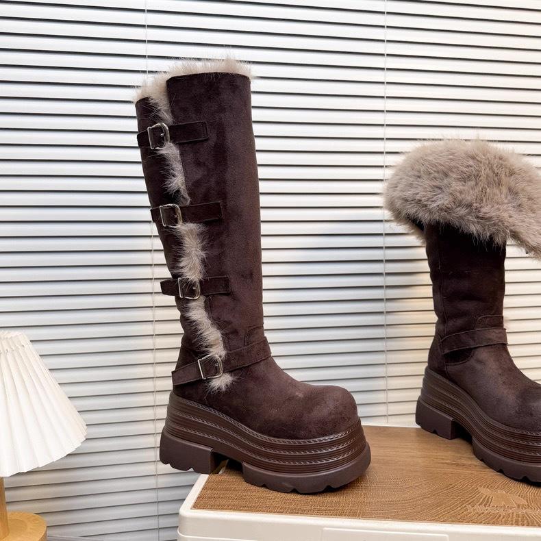 

Fur integrated snow boots winter new wool retro warm fluffy shoes small short boots women 40 темно-коричневого кольору