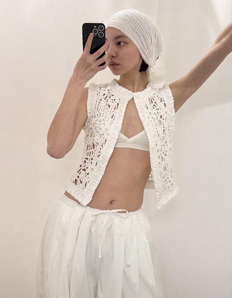 Gimmideoyeong G_Shirring-Trim Knit Vest / White