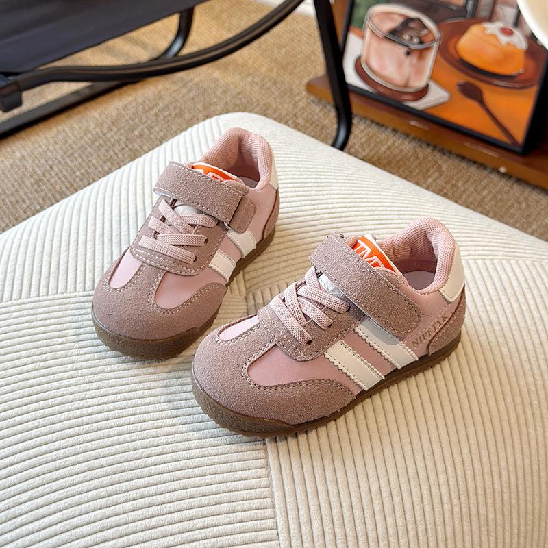 Children's sports shoes 2025 spring and autumn new boys and girls versatile moral training shoes medium and small children's casual soft baseplate sho