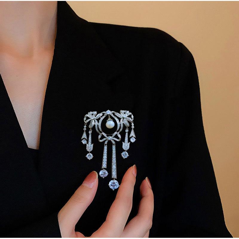 SUYU Classic Fashion Corsage Fringe Cubic Zirconia Imitation Zircon Suit Coat Pin