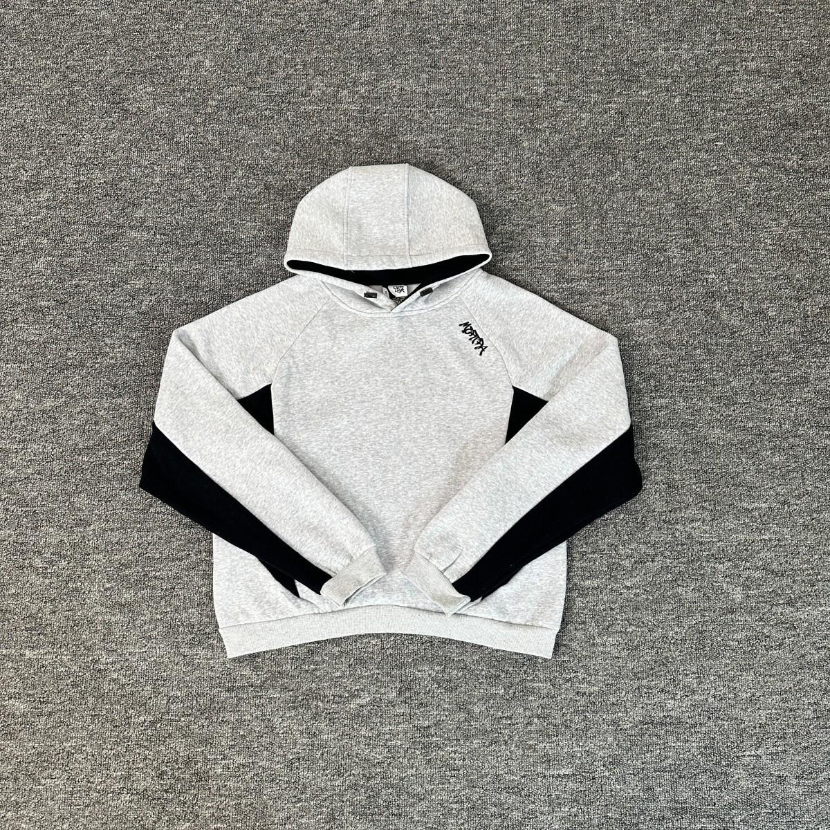 Комплект из унисекс худи с рукавами летучая мышь и свободных брюк Mertra, вышитый бархатный пэчворк - Модный повседневный наряд S серый