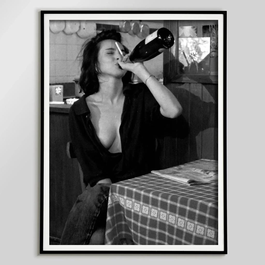 Retro Trendy Newspapers Girl Bar Magazine Cover Aesthetic Poster Print Wall Art Pictures Canvas Painting Living Room Home Decor