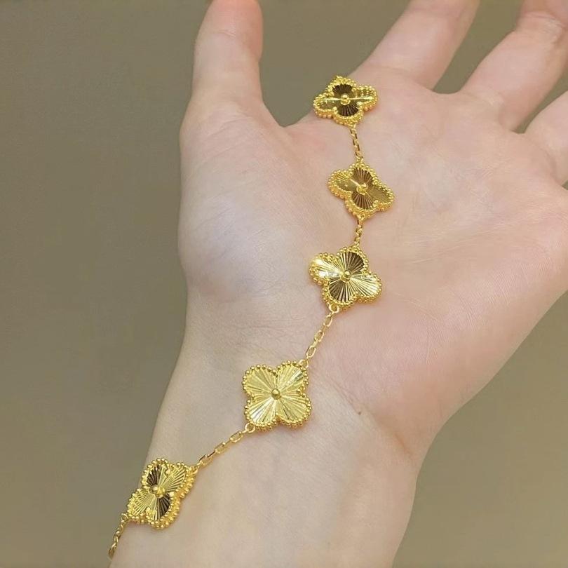 

[Special Offer] New Sand Gold Color Carved Five-Flower Four-Leaf Clover Women s Bracelet for Girlfriend Valentine s Day S276Gold