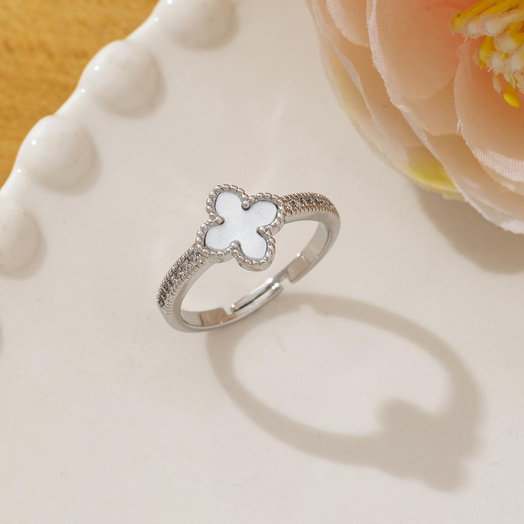Four-Leaf Clover Ring Unique Shell-Shaped Band Lightly Luxurious and Fashionable Ring