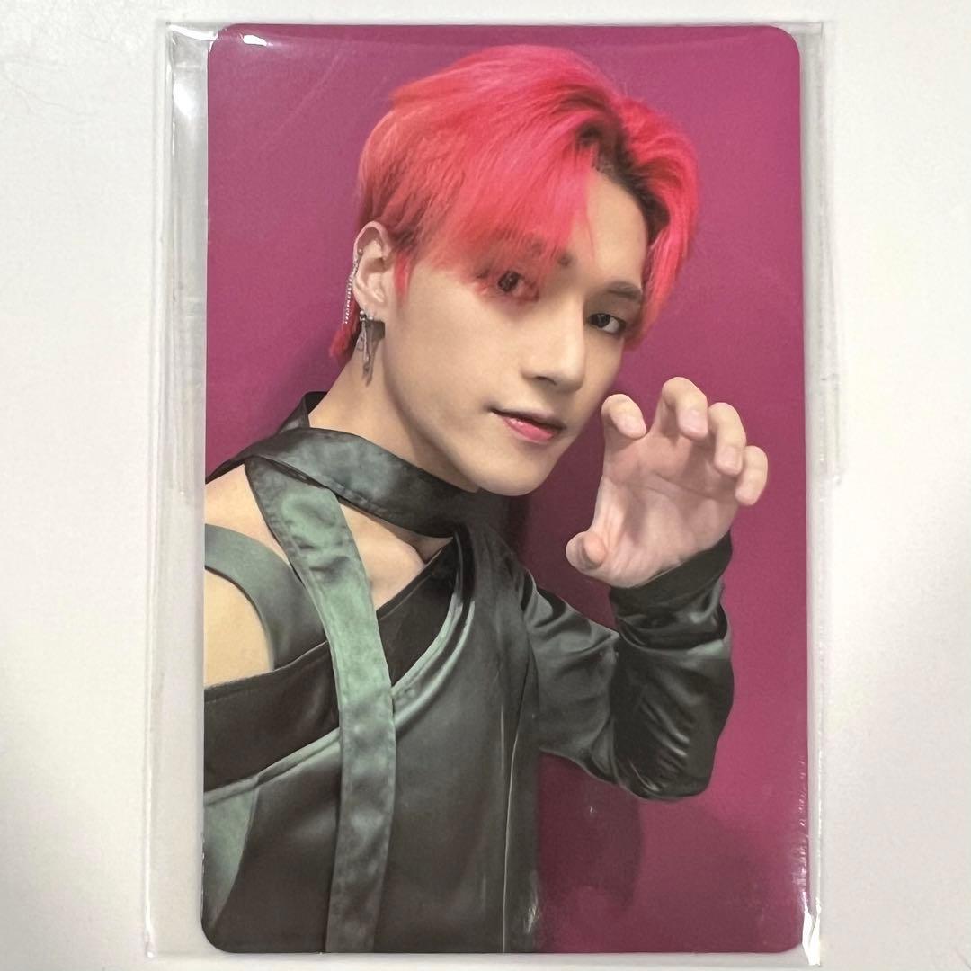 Wooyoung London Hello82 In-Person Fansign Benefit Photocard