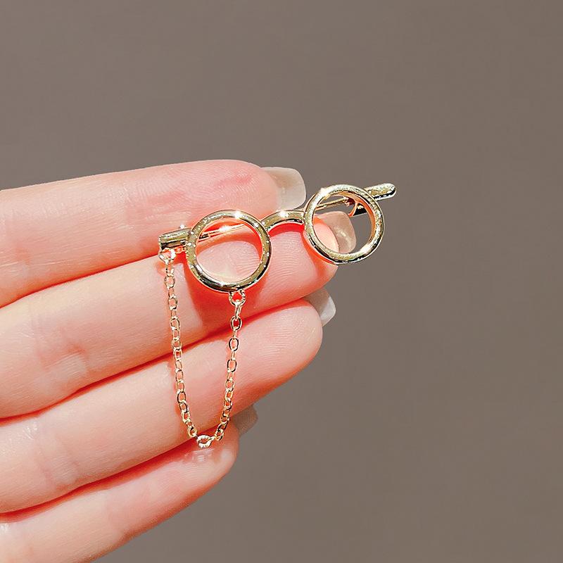 Cartoon süße Brille Brosche weibliche erweiterte Sinn einfache und vielseitige personalisierte Kragen Pin Anzug Anti-Licht Schnalle Pin Zubehör