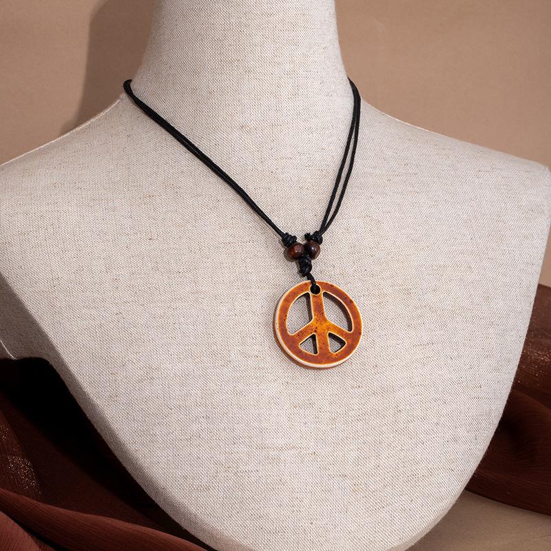 Retro Ethnic Style Niche Men'S And Women'S Collarbone Chain, Pendant Necklace, Shark Tooth Sweater Chain, Imitation Ivory Adjustable Necklace.