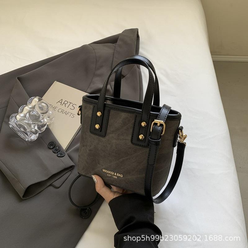 High-value Simple Portable Bucket Bag Women's Bag Autumn and Winter New Shoulder Messenger Bag Texture