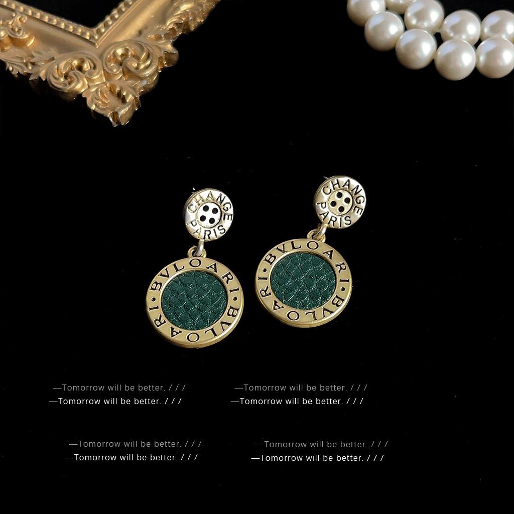 Mid-Century Vintage Stud Earrings: Trendy Literary Style in Light Luxury Fashion