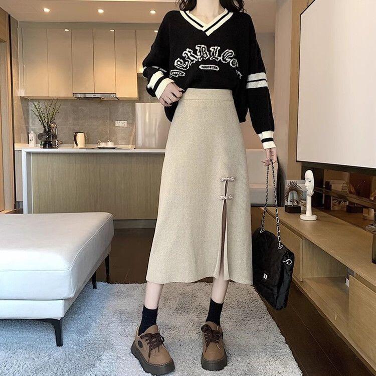 New 2025 Chinese Style Knitted Half Length Skirt for Autumn Winter, High Waist Skinny Look Split Mid Length Pan Buckle Female