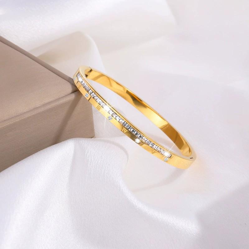 Starry Sky Full Diamond Titanium Steel Bracelet – Versatile, No-Fade Silver Women's Fashion Accessory