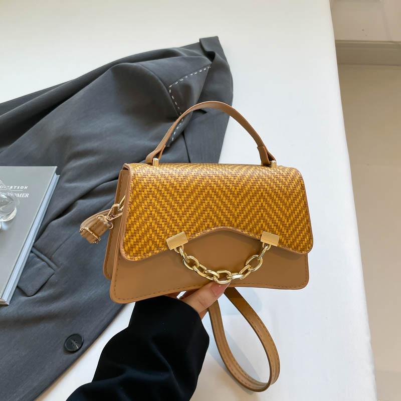 

Commuter chain women s handbag solid color fashion casual high texture shoulder messenger small square bag коричневый
