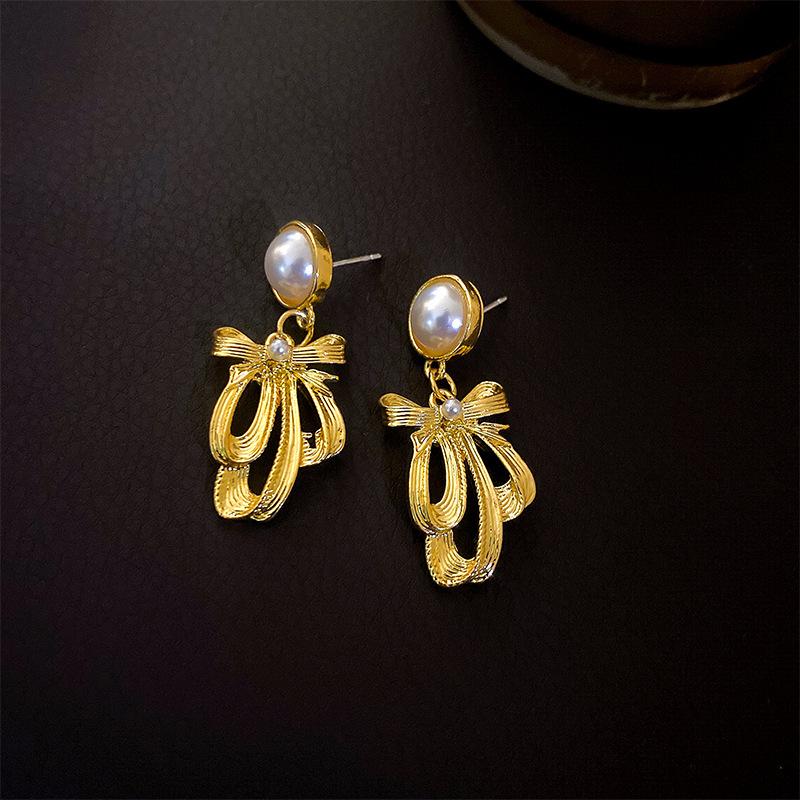Vintage French-Style Silver Needle Earrings - Women's Elegant Studs with Retro Court Charm
