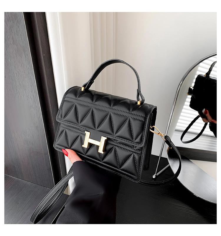 

Повседневная сумка-мессенджер для поездок на работу, весна 2024, новый однотонный дизайн, стильная и простая сумка-мессенджер через плечо, маленькая квадратная сумка чёрный