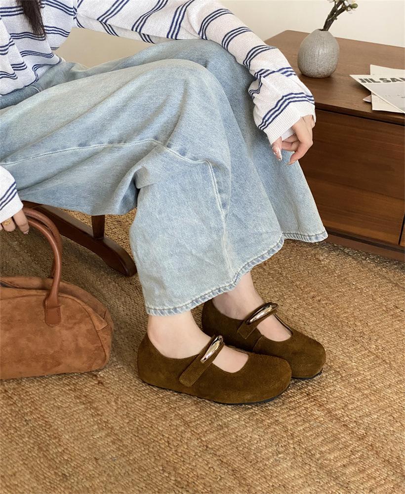 

Cowhide French retro round head Mary Jane shoes single shoes women s spring 2025 new breathable lightweight casual single shoes 40 темно-коричневого