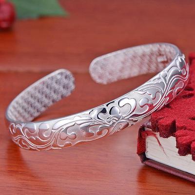 Silver-Plated Blooming Flowers Bracelet - Creative Style Women's Jewelry, Ideal for Family Gifts