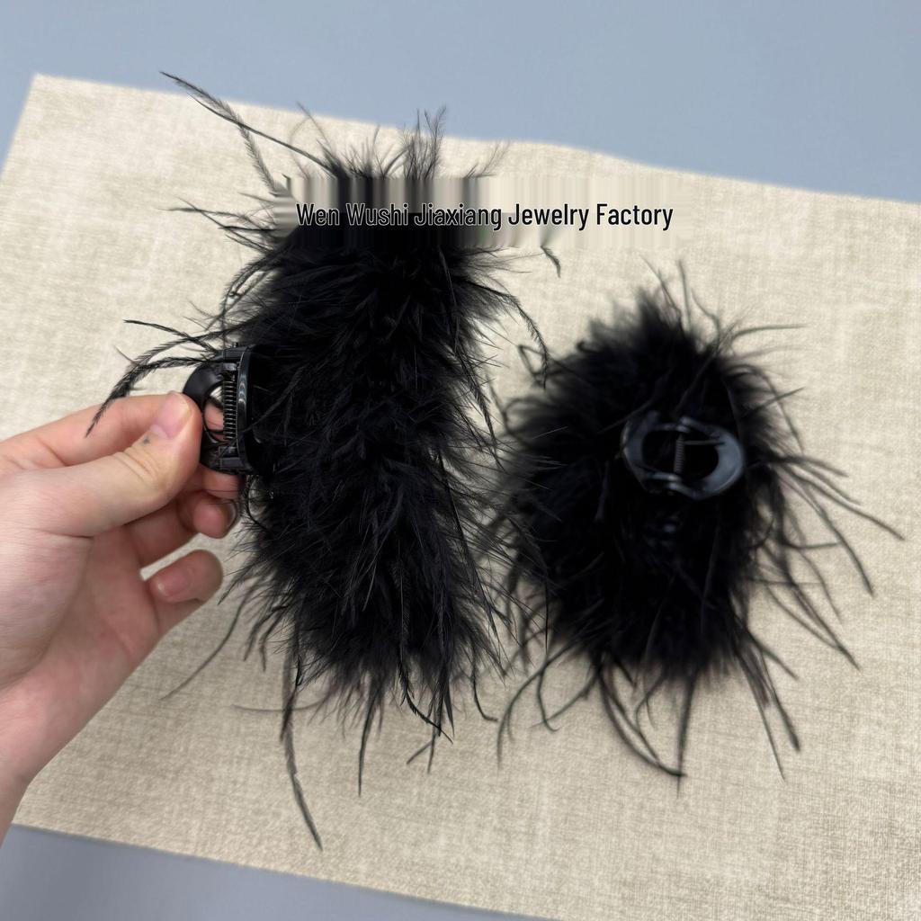 Ostrich Feather Large Claw Clip: High-End Autumn/Winter Hair Accessory for Thick Hair.